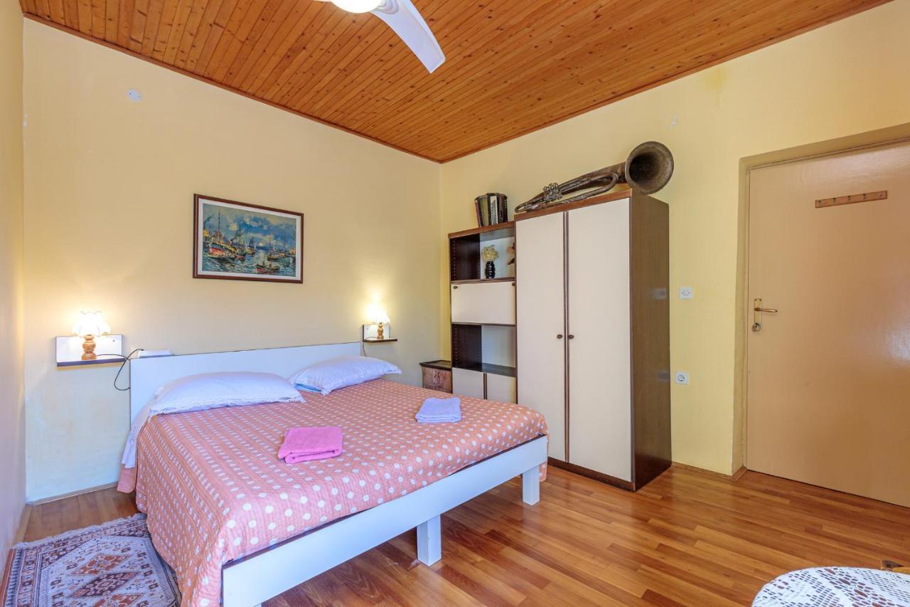 Rooms Nela Hum Екстериор снимка