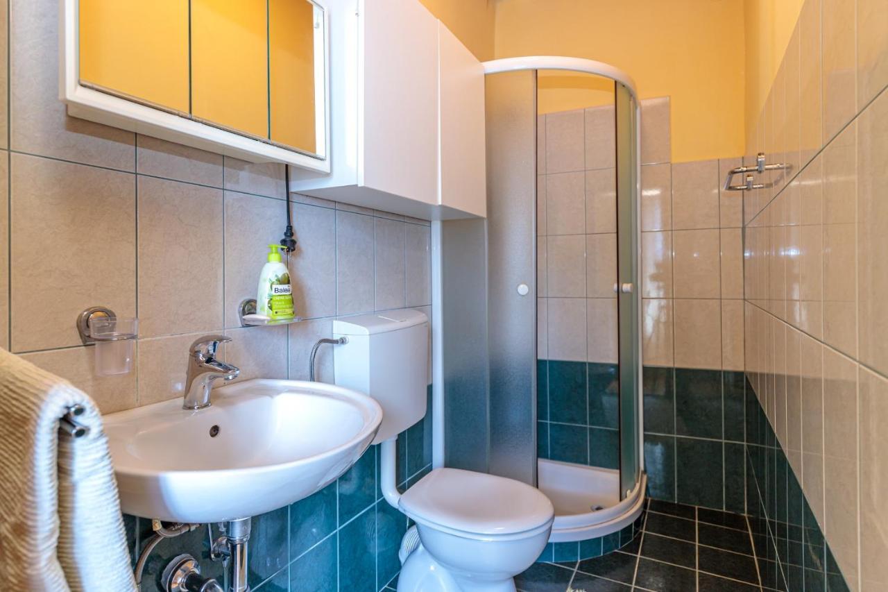 Rooms Nela Hum Екстериор снимка