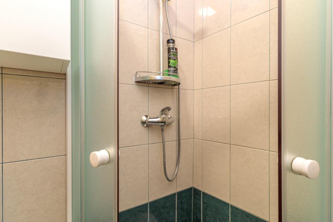 Rooms Nela Hum Екстериор снимка